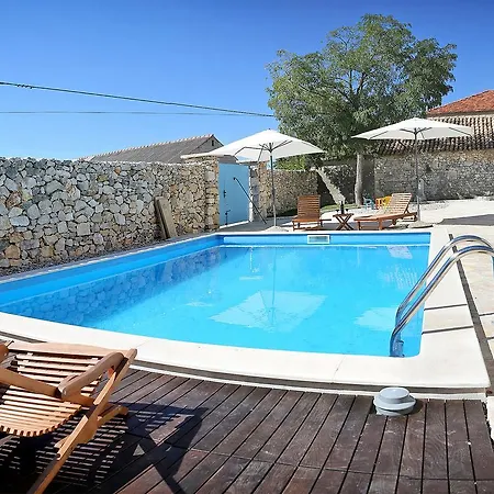Charming With Private Heatable Pool *