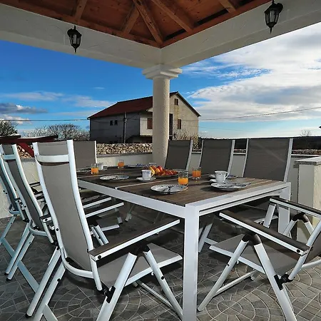 Charming Villa With Private Heatable Pool *