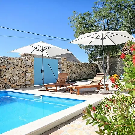 Charming With Private Heatable Pool Villa Nin