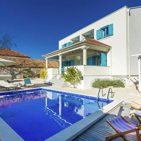 Charming Villa With Private Heatable Pool Villa *
