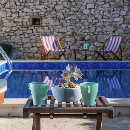 Charming With Private Heatable Pool Villa Nin