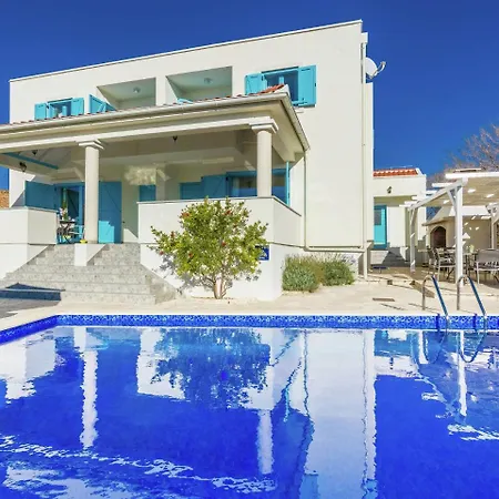 Charming Villa With Private Heatable Pool Villa Nin