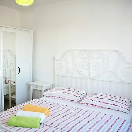 Charming With Private Heatable Pool ニン