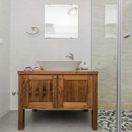 Charming With Private Heatable Pool
